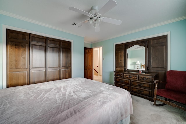 bedroom with a closet, ceiling fan, crown molding, and light colored carpet