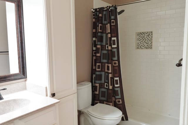 bathroom with vanity, curtained shower, and toilet