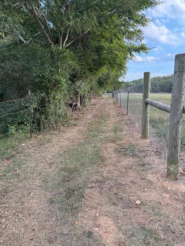 view of yard featuring a rural view