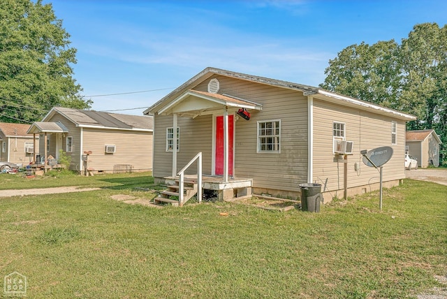 manufactured / mobile home featuring cooling unit and a front lawn