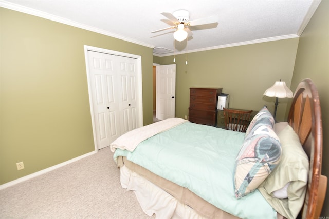 bedroom featuring ceiling fan, a closet, carpet, and ornamental molding