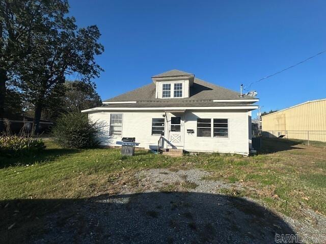 back of house featuring a lawn