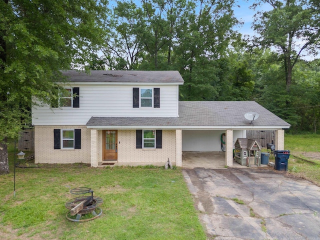 view of front facade with a front lawn