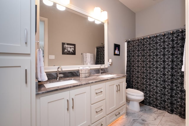 bathroom with vanity, a shower with shower curtain, and toilet