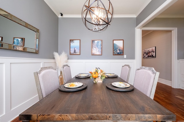 dining room featuring crown molding, dark hardwood / wood-style flooring, and a notable chandelier