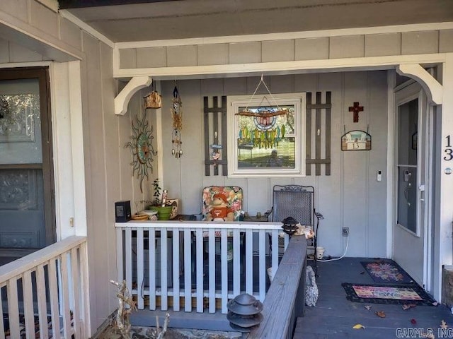 entrance to property featuring a porch