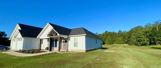 view of front of home with a front lawn and a garage