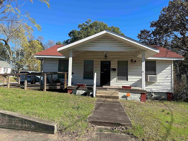 bungalow-style house featuring a front lawn and covered porch