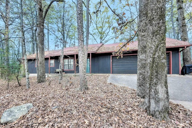 ranch-style house featuring a garage