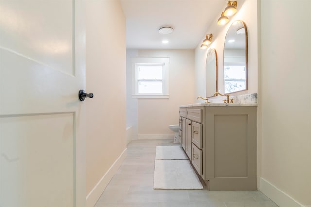 full bathroom featuring a wealth of natural light, vanity, shower / bathtub combination, and toilet