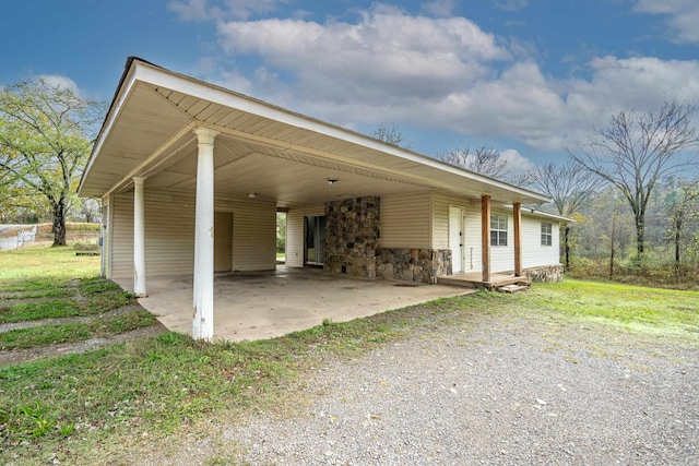 view of front facade featuring a carport