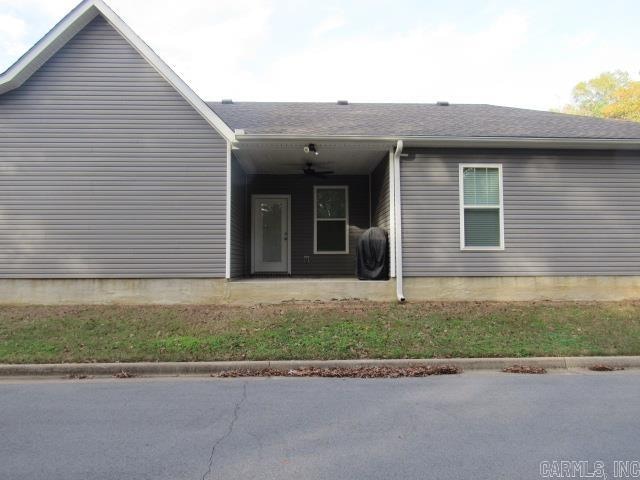 entrance to property with ceiling fan