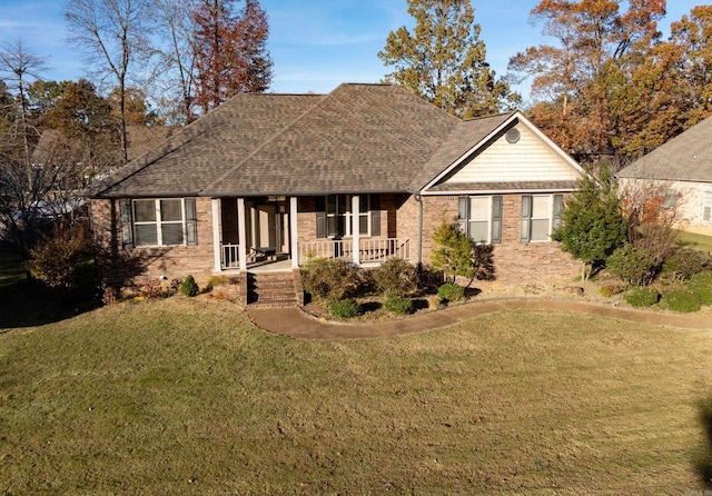 view of front facade featuring covered porch and a front yard