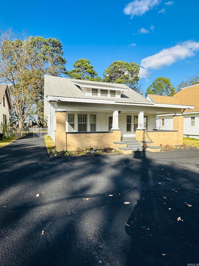 view of front of property featuring a porch