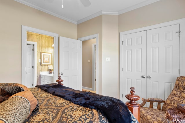 bedroom with ceiling fan, ensuite bath, ornamental molding, and a closet