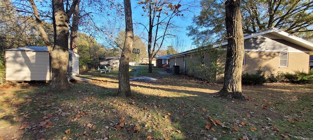 view of yard with a shed