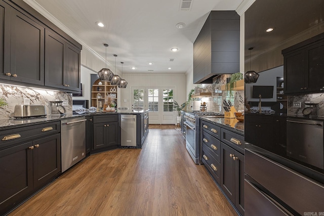 kitchen with decorative backsplash, stainless steel appliances, crown molding, decorative light fixtures, and light hardwood / wood-style floors