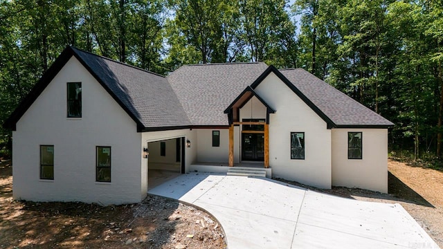 view of modern farmhouse style home