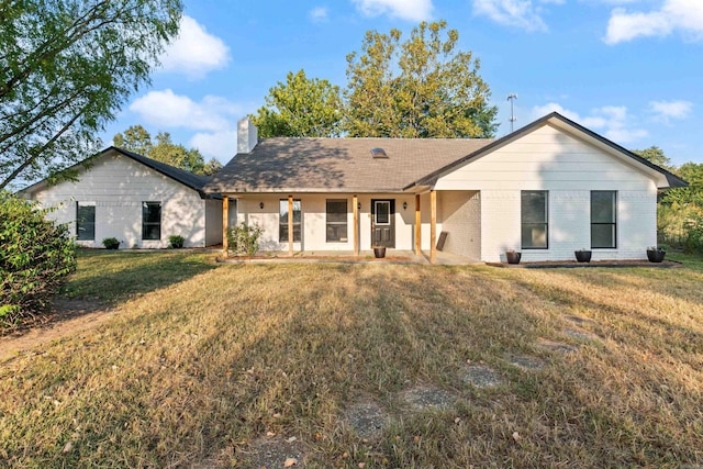 view of front of house featuring a porch and a front lawn