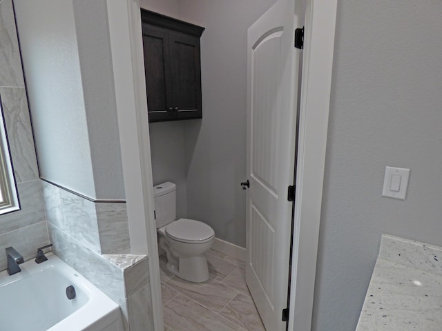 62 Highland Cove Dr, Highland, AR 72542 - bathroom with a garden tub and toilet