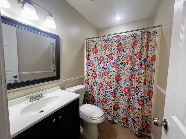 bathroom featuring vanity, a shower with shower curtain, a textured ceiling, and toilet