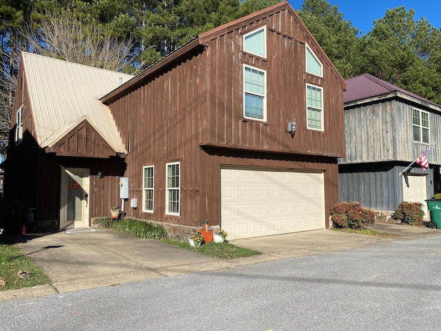 view of front facade with a garage