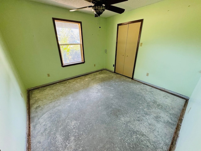 unfurnished bedroom featuring ceiling fan, a closet, and a textured ceiling