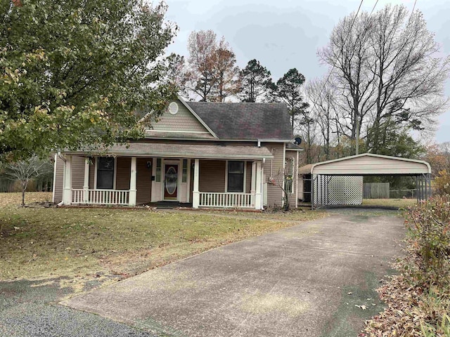 view of front facade with a carport, covered porch, and a front lawn