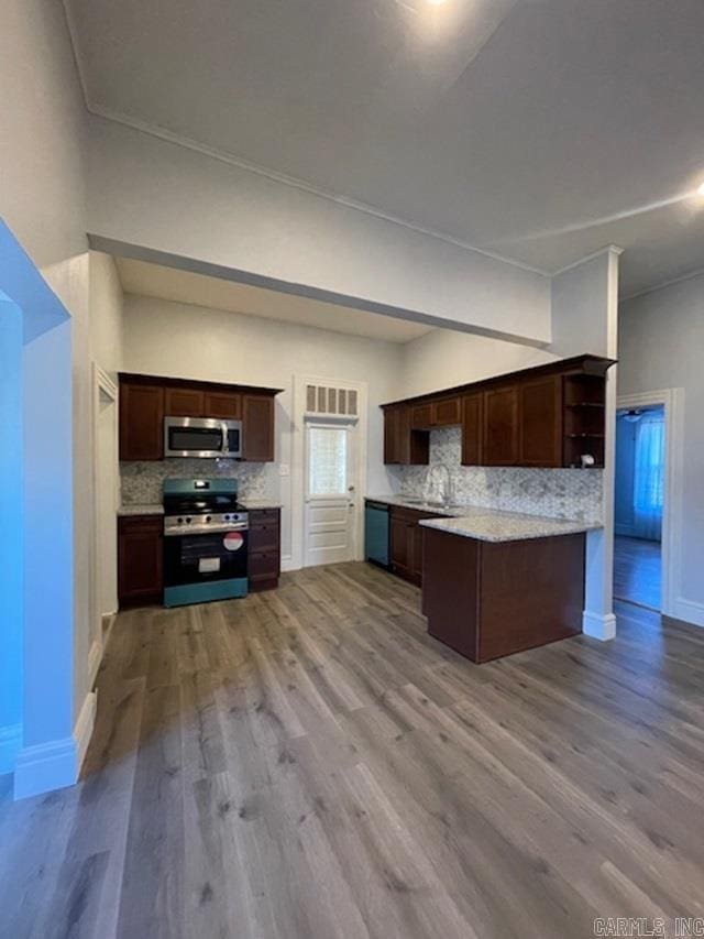 1905 Bethesda, Mena, AR 71953 - kitchen featuring stainless steel appliances, a sink, backsplash, and wood finished floors