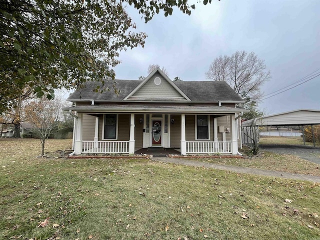 view of front facade featuring a front yard and a carport