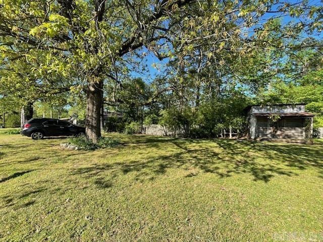 1905 Bethesda, Mena, AR 71953 - view of green lawn