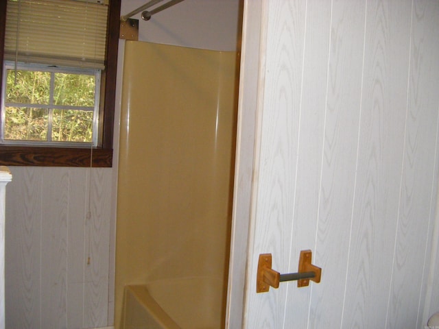 bathroom with shower / tub combination