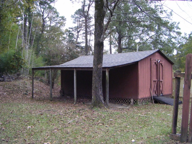 view of outbuilding