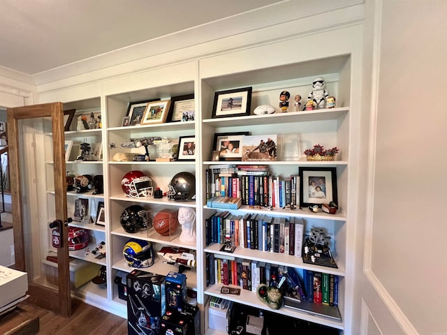 room details featuring hardwood / wood-style floors