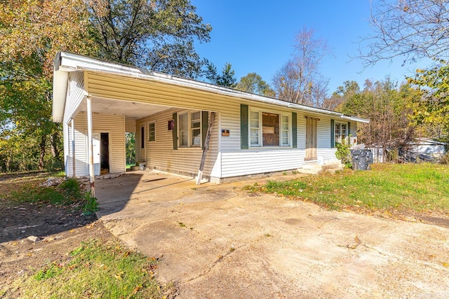 view of front of house with a porch and a carport