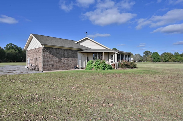 single story home with a front yard