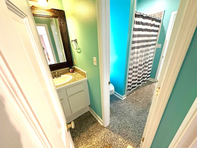 bathroom featuring a shower with curtain, vanity, and toilet