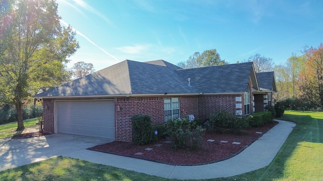 view of front of house featuring a garage and a front yard