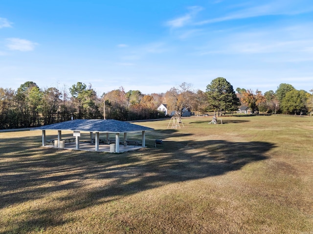 view of home's community featuring a yard