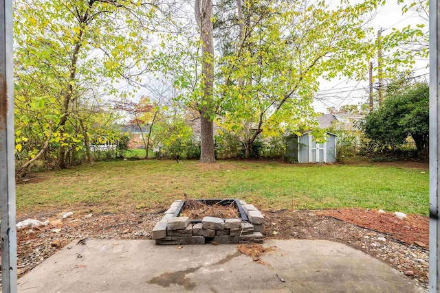 view of yard featuring a fire pit and a storage unit