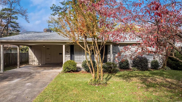 view of front of house featuring a carport and a front lawn