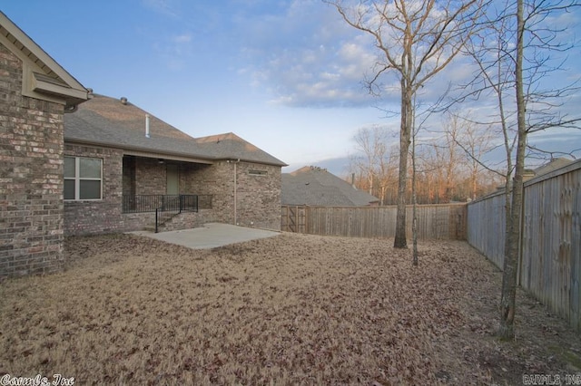 view of yard featuring a patio area