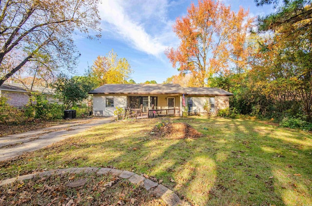 single story home featuring covered porch and a front lawn