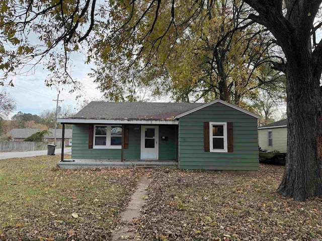 view of front of home with a front lawn and covered porch