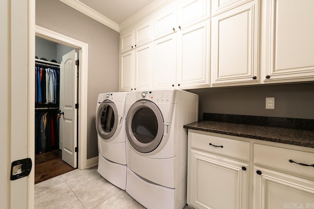 laundry room featuring cabinets, independent washer and dryer, crown molding, and light tile patterned floors