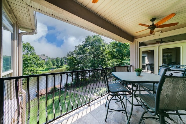 balcony featuring ceiling fan