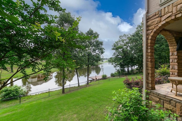 view of yard featuring a water view