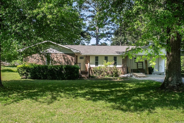 ranch-style home featuring a front yard