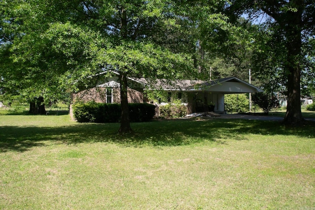 view of yard featuring a carport