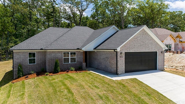 view of front facade featuring a front yard and a garage